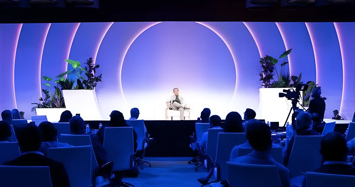 Leadership Summit main stage with concentric arches in blue and pink light